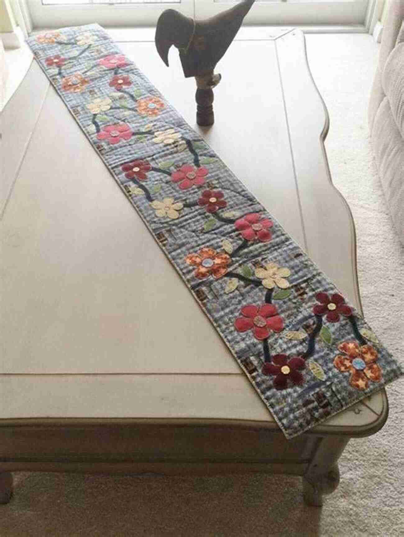 Applique Table Runner Pattern Contrasting Fabrics With Intricate Applique Work With Fabric And Thread: More Than 20 Inspired Quilting And Sewing Patterns