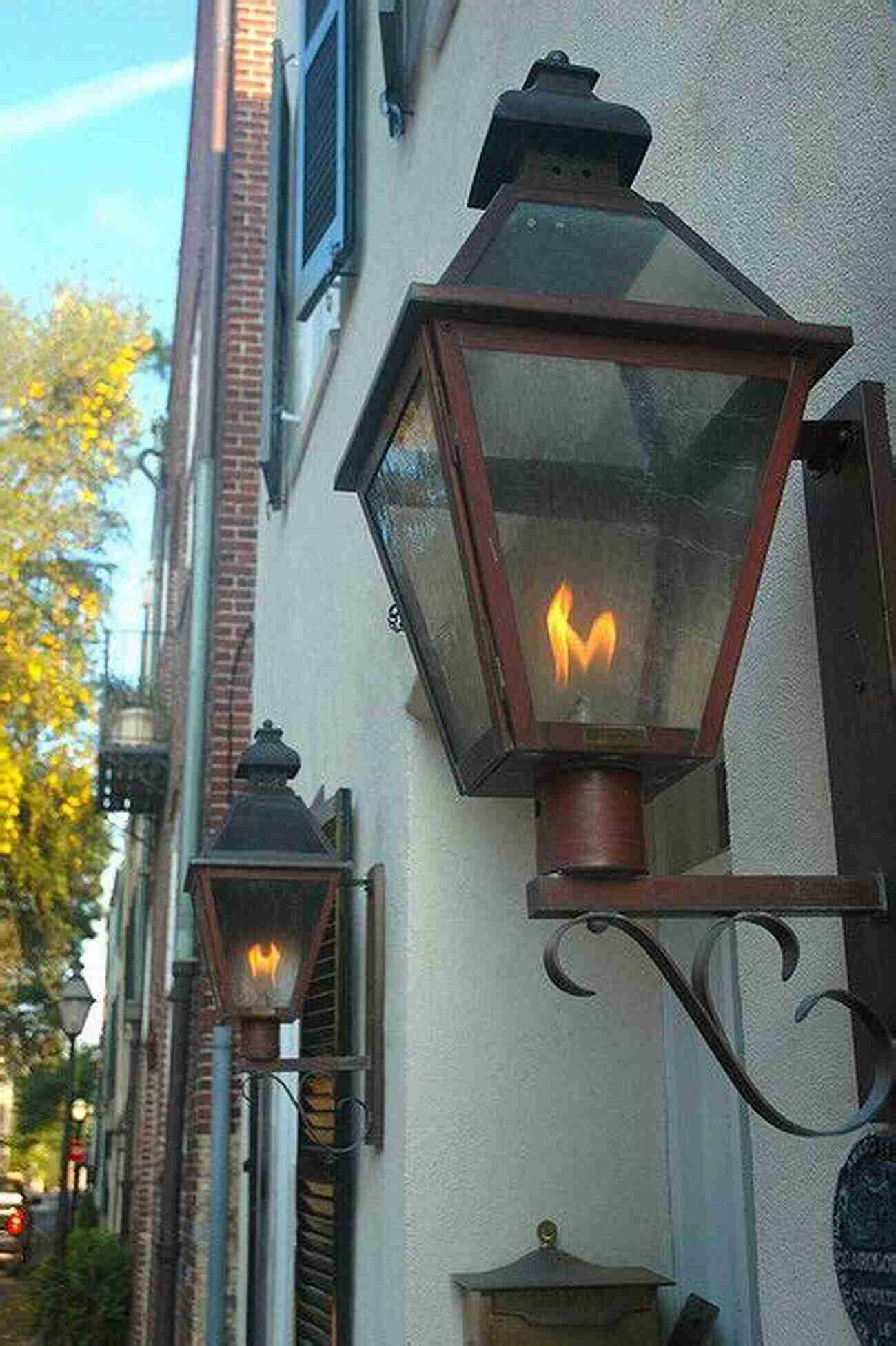 Charleston Streets Porch Lights: A Novel Dorothea Benton Frank