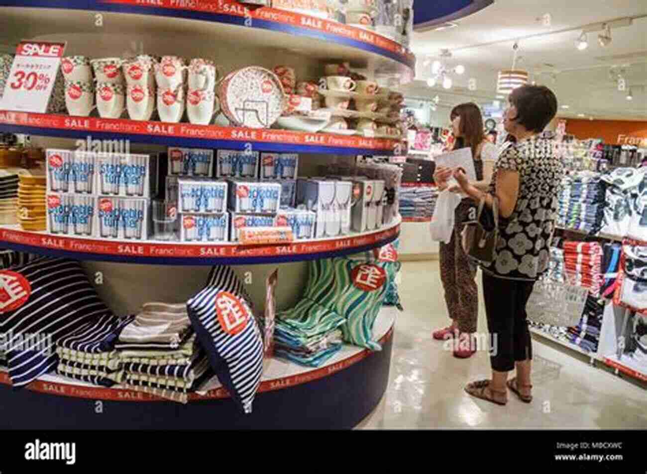 Japanese Shoppers Enjoying A Vibrant Market Scene In Tokyo Marketing And Consumption In Modern Japan (Routledge Studies In The Growth Economies Of Asia 122)