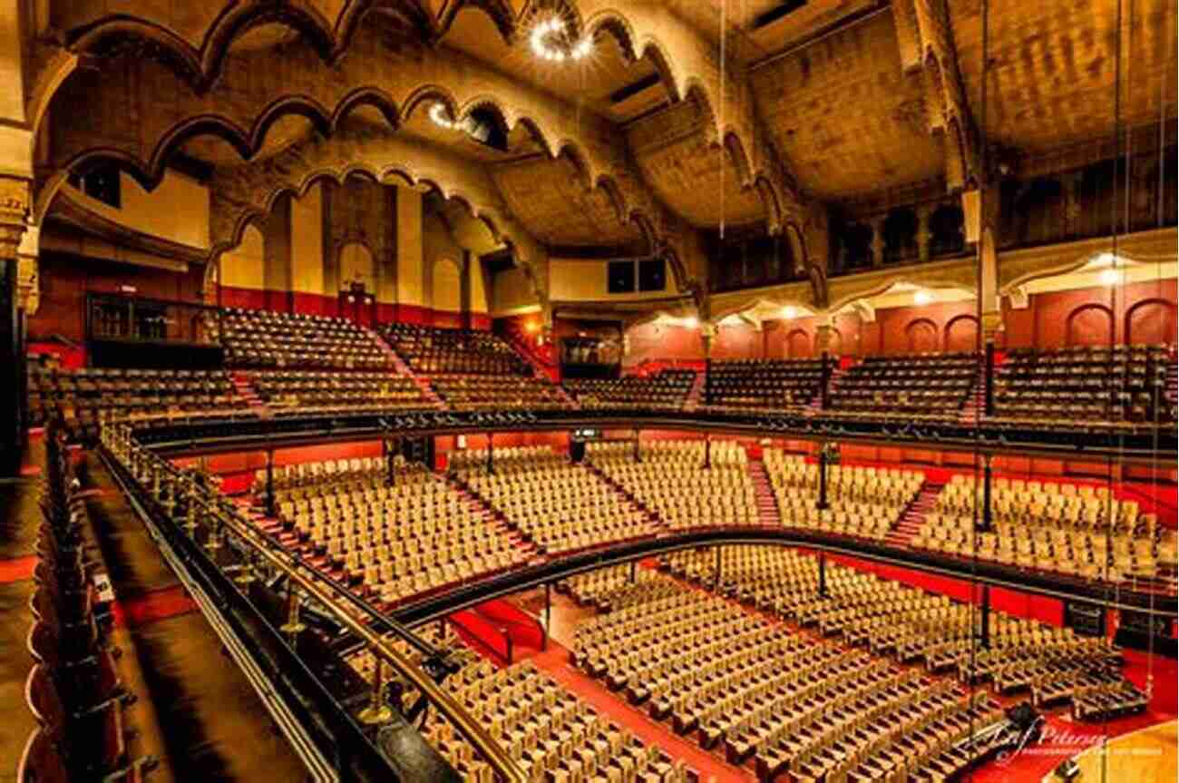 Massey Hall A Historic Concert Venue 90 Awesome Things To Do In Toronto : Everything You Need To Know