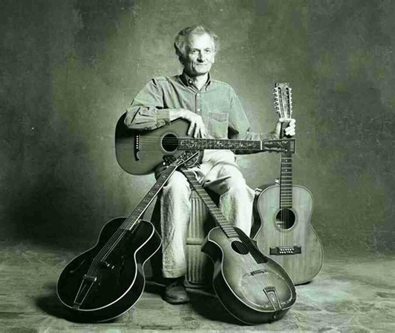 Mike Seeger Playing The Banjo Music From The True Vine: Mike Seeger S Life And Musical Journey