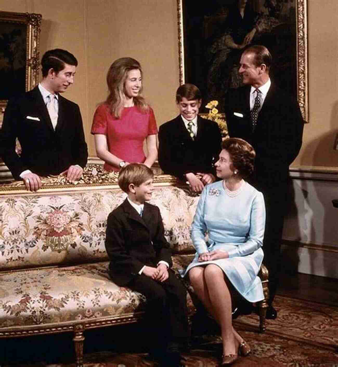 Queen Elizabeth With Her Four Children, Prince Charles, Princess Anne, Prince Andrew, And Prince Edward During A Family Occasion The Queen Who Ruled For 44 Years Biography Of Queen Elizabeth 1 Children S Biography