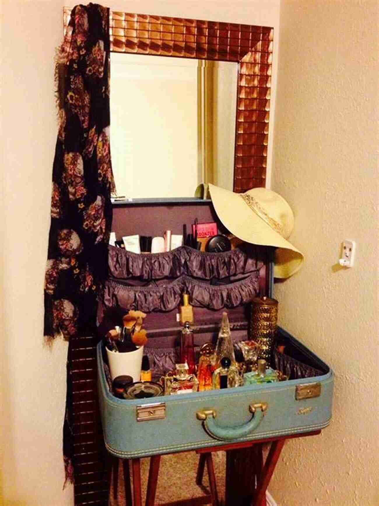 Repurposed Vintage Suitcase Miniature Quits: 12 Tiny Projects That Make A Big Impression