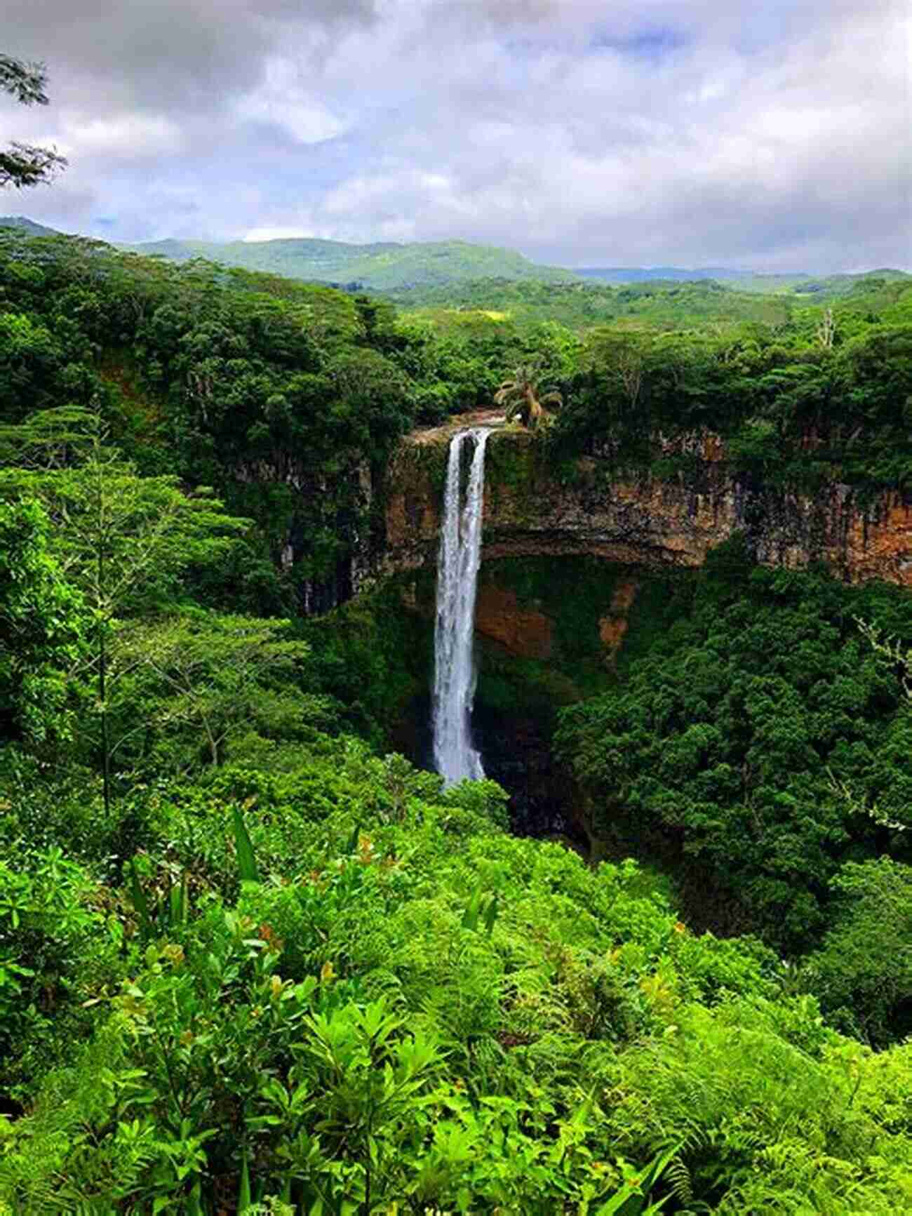 Scenic Landscape Of Mauritius Spectrum Guide To Mauritius (Spectrum Guides)