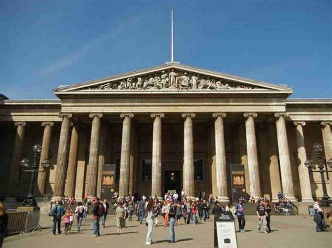 The Grand Entrance Of The British Museum Flavor Of London Travel Guide: What To See Eat And Where To Stay To Have An Amazing Trip